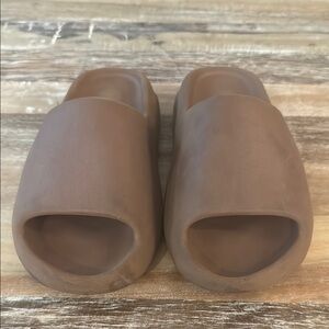 Yeezy Slides Flax
